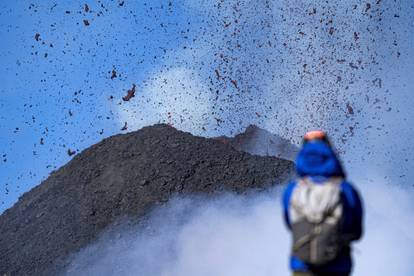 FOTO Spektakularni prizori iz Italije: Erupcija vulkana na Etni