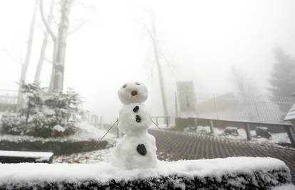Uz prvi snijeg na Zagrebačkoj gori se pojavio i prvi snjegović