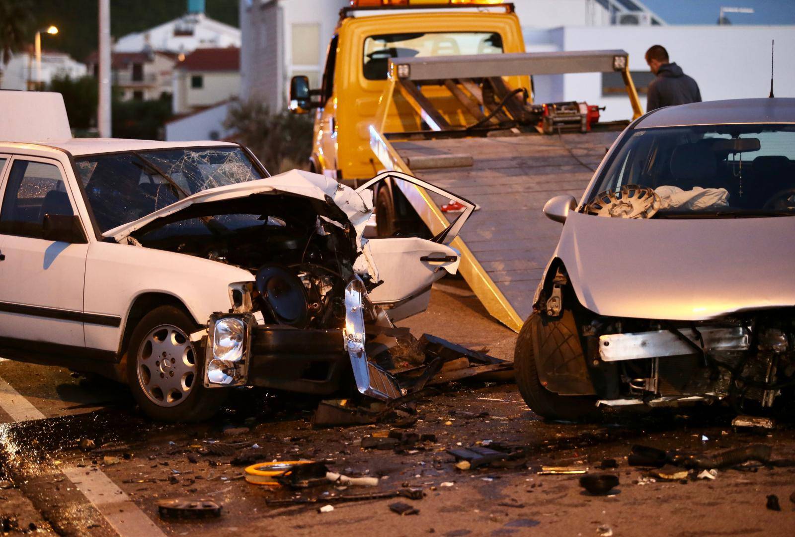 Nesreća u Podstrani: Sudarila se dva vozila, četvero ozlijeđenih