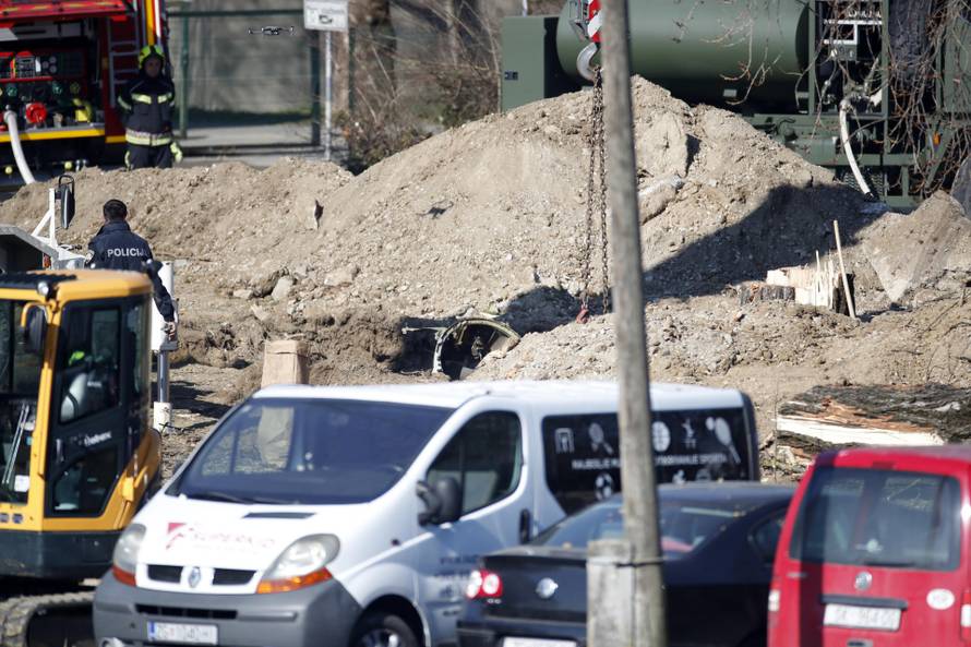 Zagreb: Dio letjelice konačno izvučen