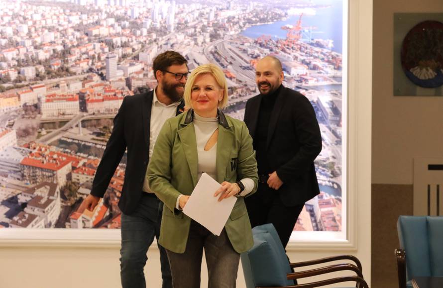 Rijeka: Konferencija gradonačelnice Ive Rinčić sa zamjenicima Vivodom i Milakovićem
