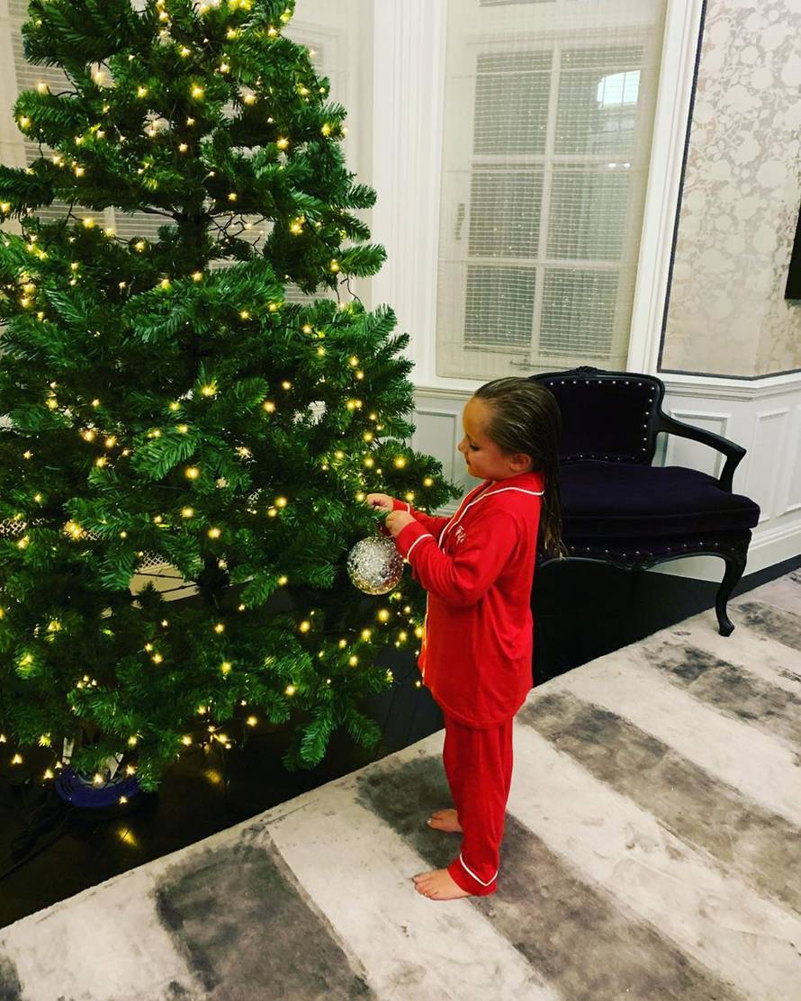 Požurila se: Ecclestone okitila bor šest tjedana prije Božića...