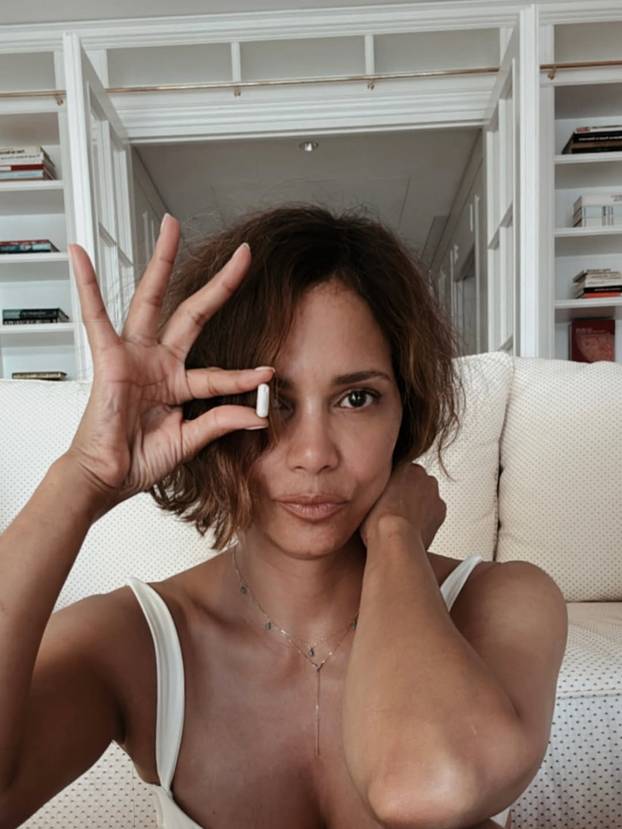 FOTO I na pragu šezdesete ona mami uzdahe svojim fotkama...