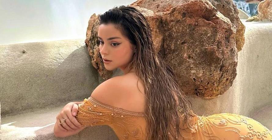Bujna Demi Rose poput sirene: Kroz prozirnu haljinu nazirale se njene grudi, a ni guzu nije skrila