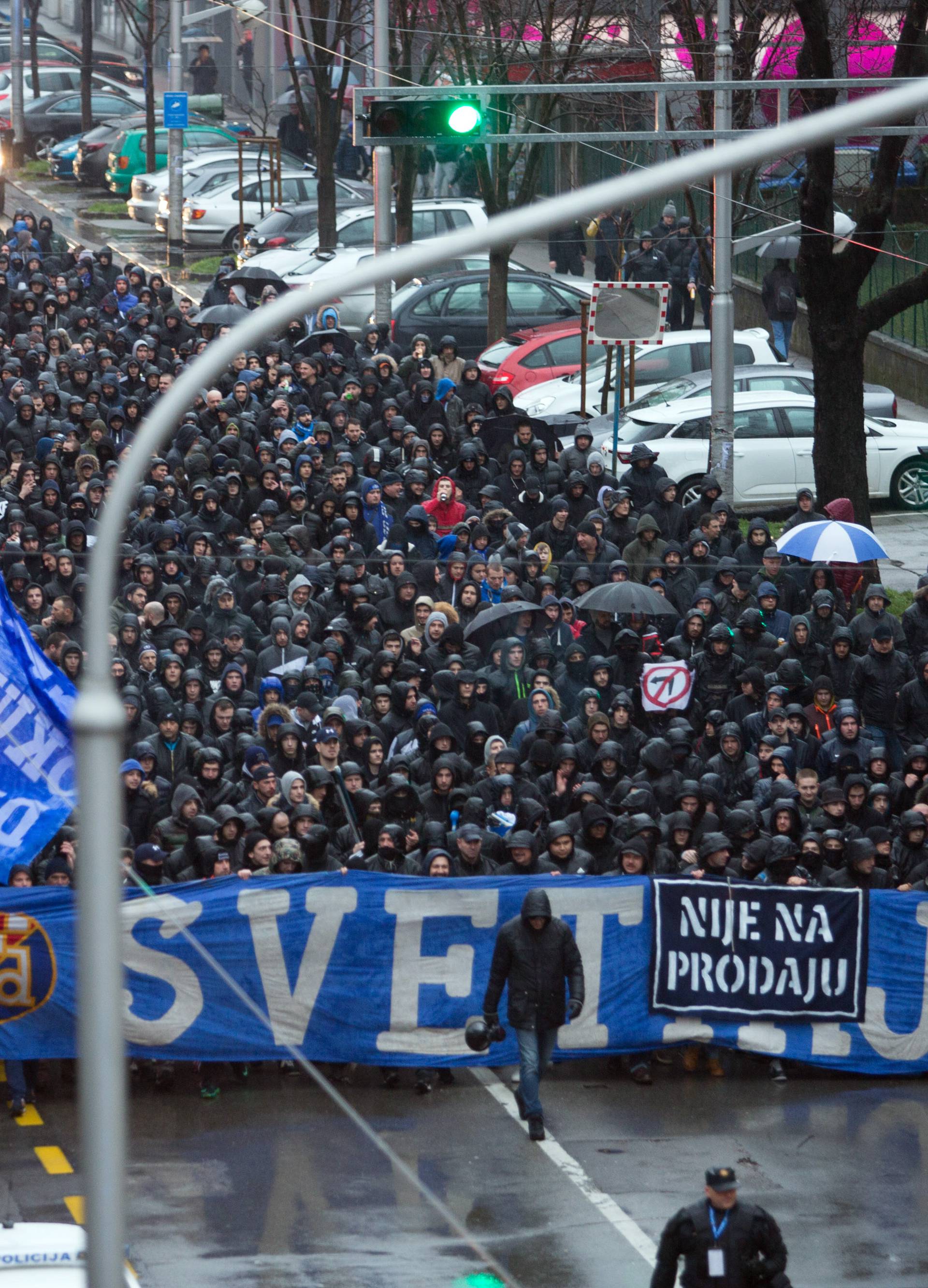 Dinamovci na terenu, Boysi na ulici: Svetinja nije na prodaju!