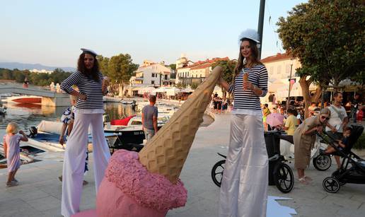 FOTO/VIDEO Festival sladoleda u Njivicama oduševio turiste