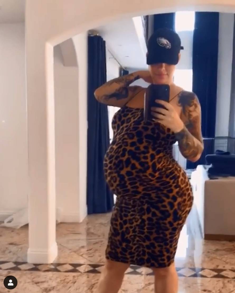 Amber Rose rodila prije mjesec dana i već otišla na liposukciju