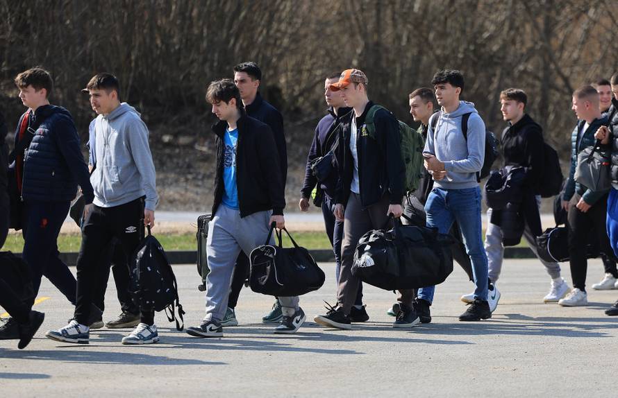 Ministar Anušić i general Kundid na prvom danu TVO-a na Slunju