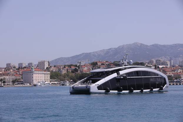 Jahta neobičnog izgleda This Is It uplovila u Split 
