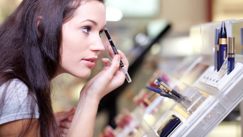Vizažisti: 28 pogrešaka koje mnoge žene rade pri šminkanju