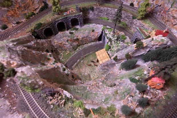 Oživio željeznicu koja je povezivala Konavle s Bečom: Pero je bajkovitu maketu gradio 12 godina