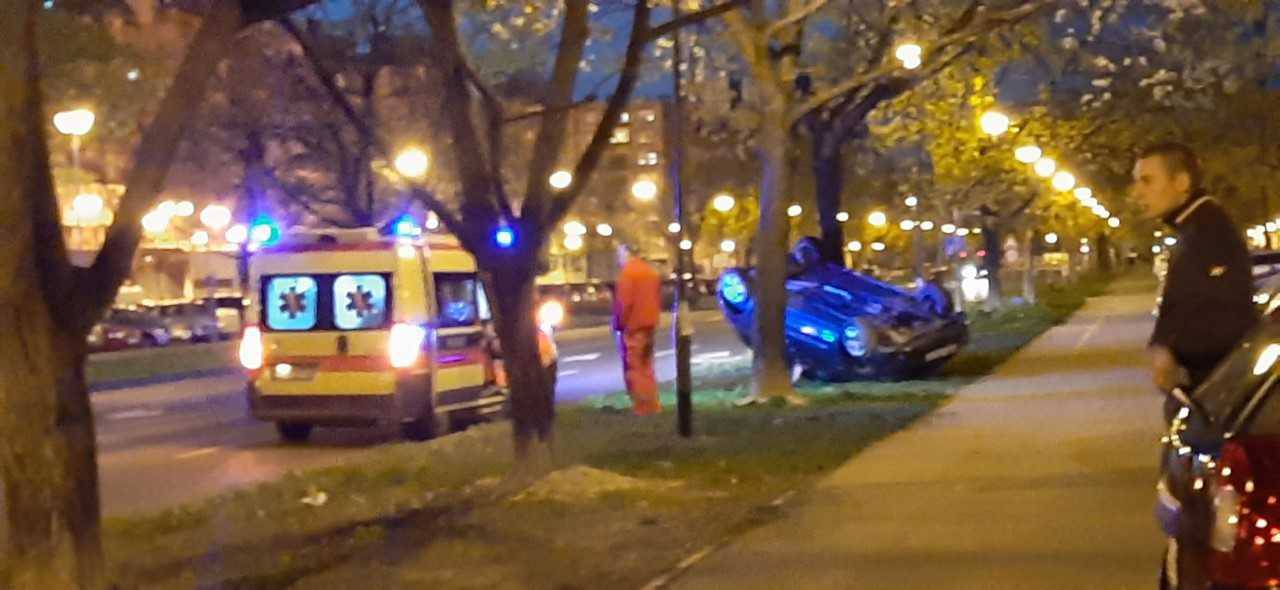 Auto završio na krovu: 'Ljudi su dotrčali i izvukli vozača...'