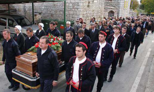 Vesnu Parun pokopali su na Šolti kako je i sama zaželjela