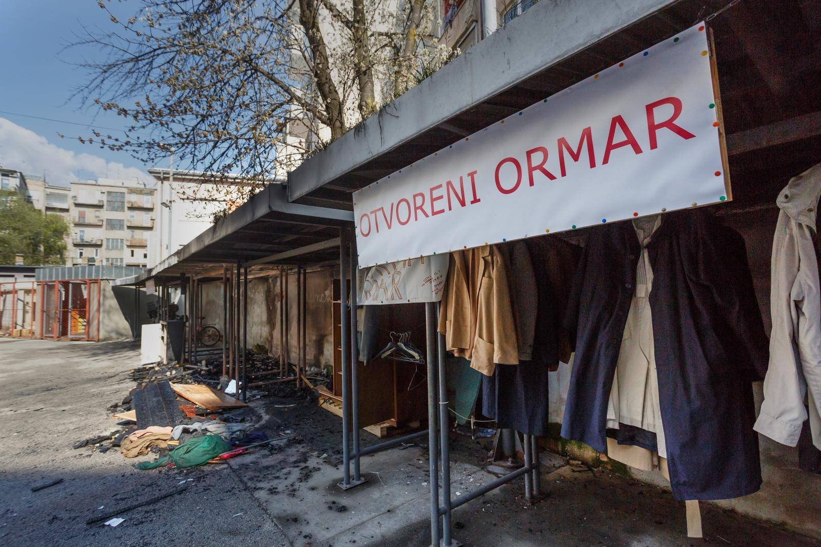 Zagreb: Zapaljen otvoreni ormar u kojem su graÄani ostavljali odjeÄu onima kojima je potrebna