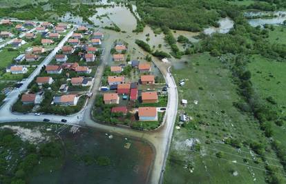 U Gračacu se poplava povukla, traje sanacija štete: 'Ne znamo točan broj poplavljenih kuća'