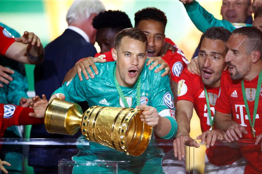 Navijači skandirali, Kovač uzeo megafon i vikao: Ponosan sam!