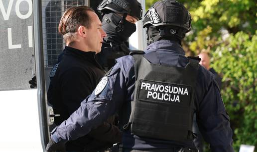 FOTO Mla&dstrok;ana doveli na sud uz duge cijevi i jaku pratnju: Danas svjedo&ccaron;i njegov vjen&ccaron;ani kum