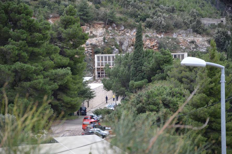 Pronađeno tijelo u odvodnom kanalu, dvoje ljudi još traže