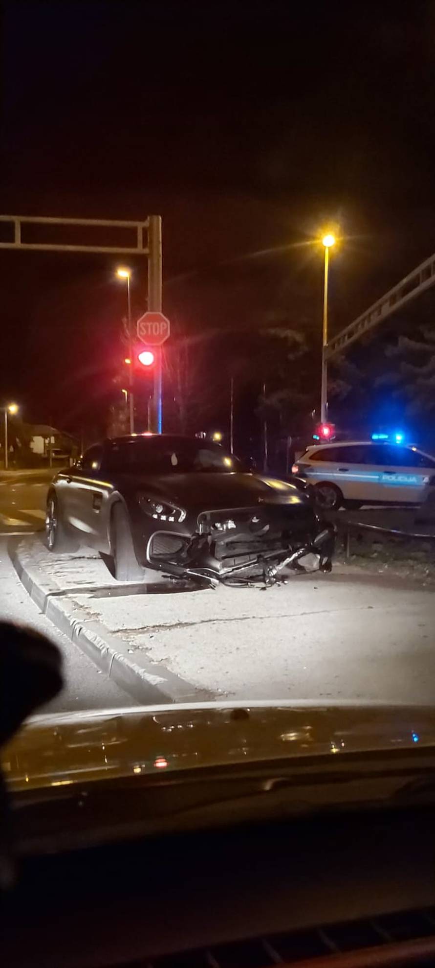 Snimio Mercedes od milijun kn kako divlja malo prije nesreće