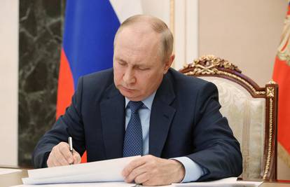 Ruski regulator traži da se ukine registracija listu 'Novaja Gazeta' koji kritizira Putina...