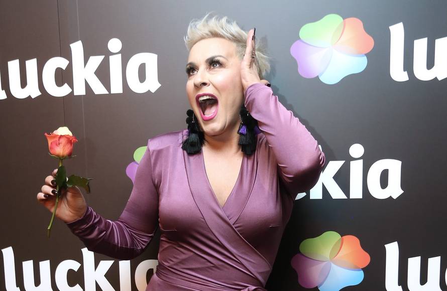 Preskočila je teški trening kod muža? Indiri se nazire trbuščić