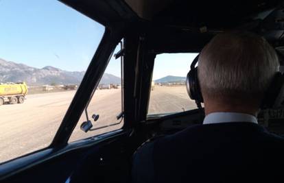 Avion sletio među kamione na zatvorenu pistu u Dubrovniku!