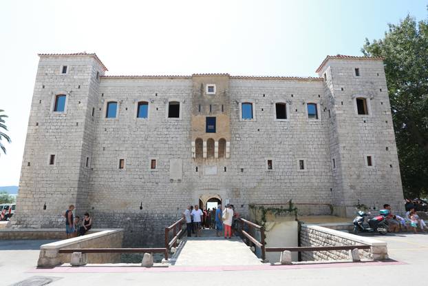 Ka&scaron;tel Luk&scaron;i?: Kolinda Grabar-Kitarovi? obi&scaron;la Muzej grada Ka&scaron;tela u dvorcu Vitturi