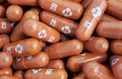 Merckova tableta protiv korone smanjuje rizik od smrti za 50%