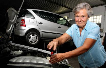 Mehaničarka Ana baš svaki dio motora u autima zna napamet 