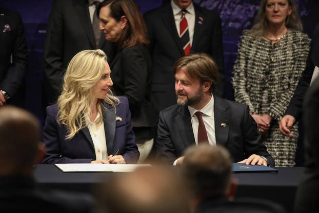 Dubrovnik: U sklopu Inicijative triju mora potpisan sporazum u području energetike, prometa, tehnologije, financija i porezne politike