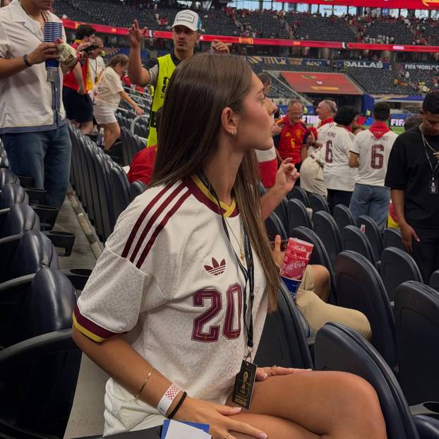 FOTO KAKVE LJEPOTICE! Ima li Španjolska najljepše WAGS-ice? Evo koga ljube Olmo i društvo...