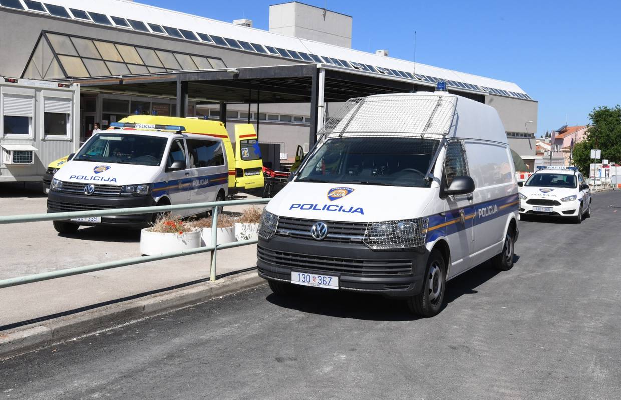 Policija pred bolnicom: Više migranata je ozlijeđeno u slijetanju vozila kod Vrpolja?