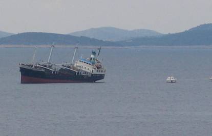 Šibenik: Brod iz S. Leonea jako se nagnuo zbog kvara