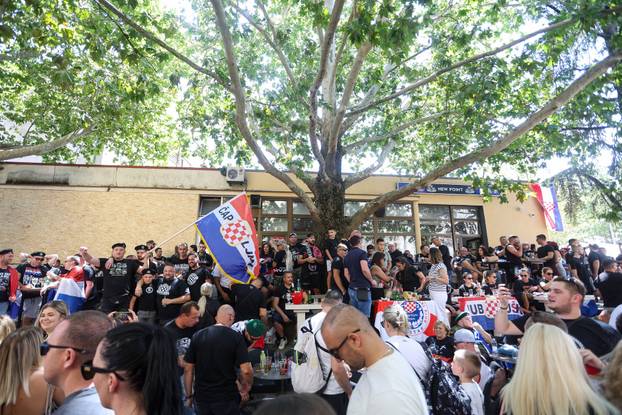 Brojni obožavatelji na ulicama Sinja uoči Thompsonovog koncerta