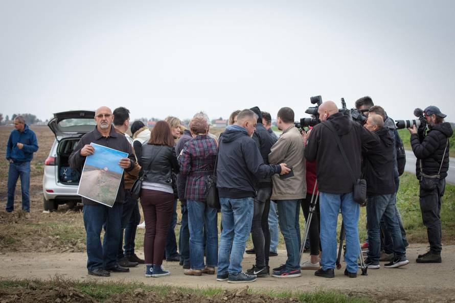 Mještani Čeminca prosvjedovali protiv načelnika Zlatka Pinjuha