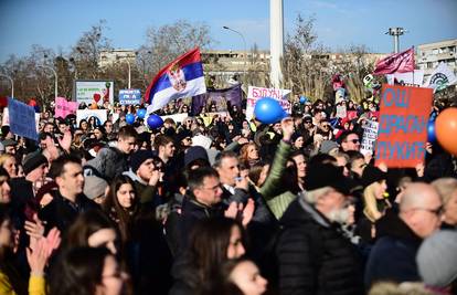 UŽIVO 100 dana od tragedije: Blokirali ceste na ulazu u Novi Sad i most Gazela u Beogradu