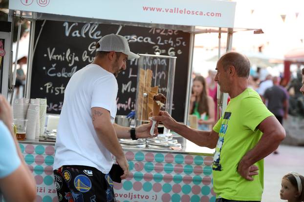 Njivice: Festival sladoleda na rivi