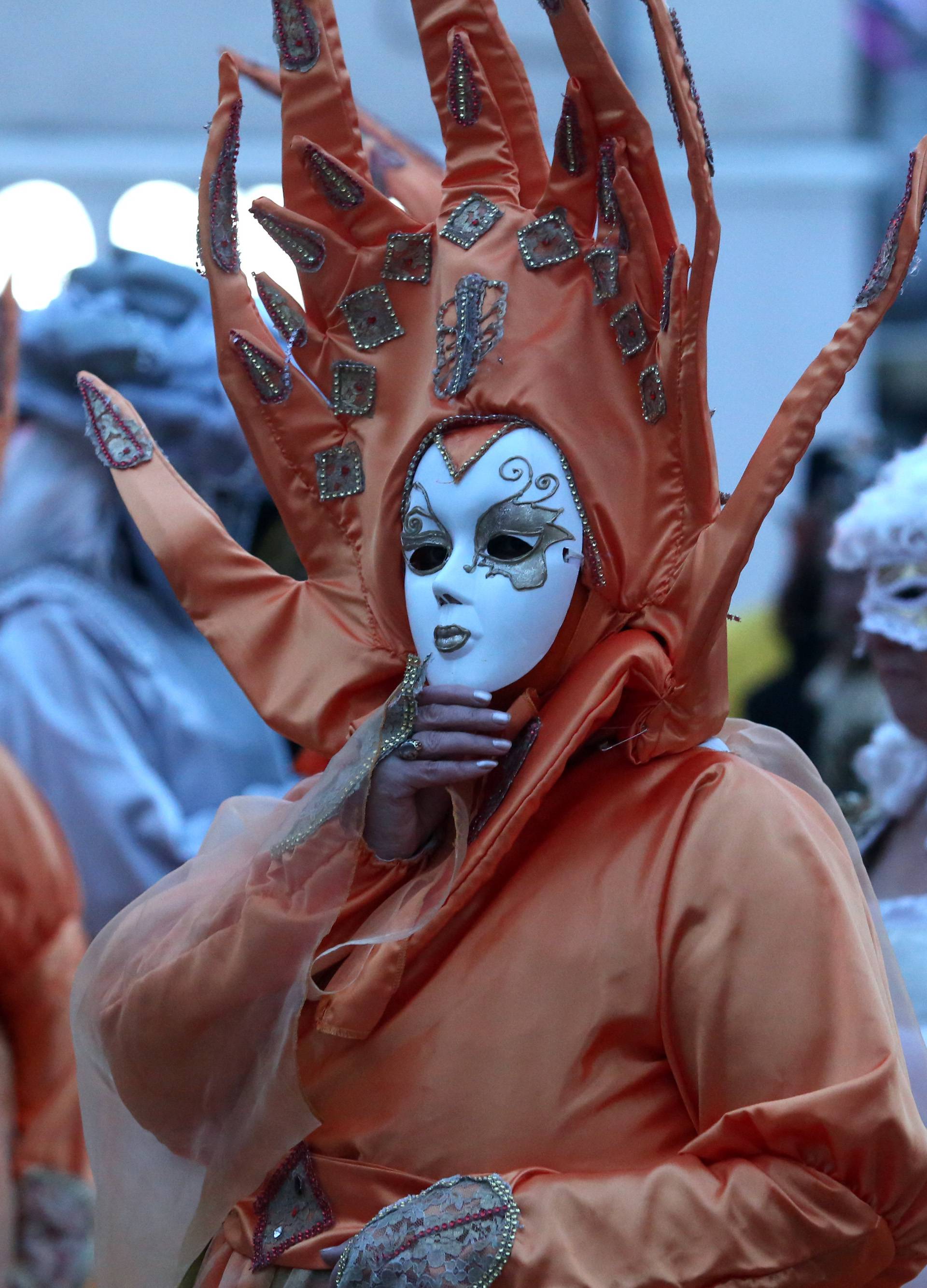 Rijeka: Defile Paškog karnevala gradskim ulicama