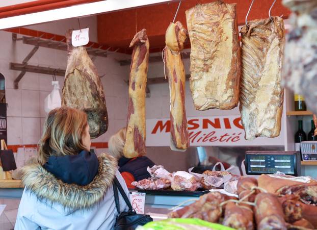 Šibenik: Ponuda suhomesnatih proizvoda