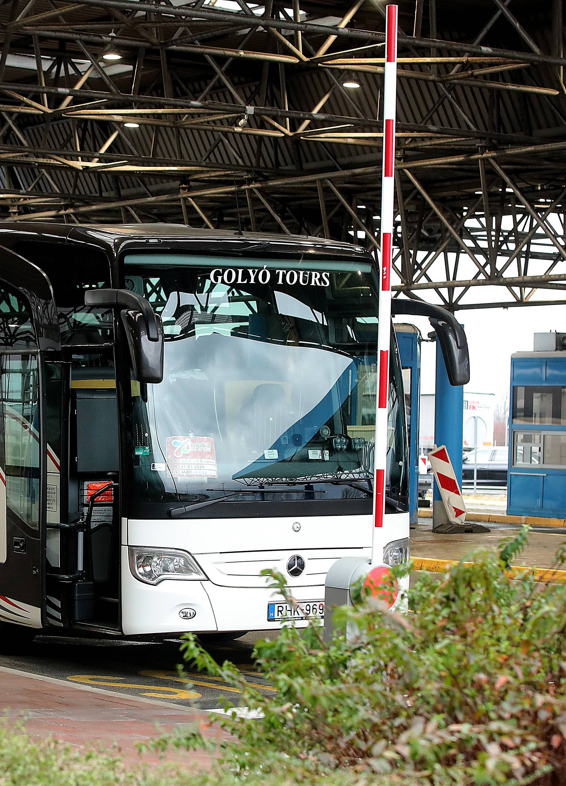 Bus s turistima iz Hong Konga provjerili pa pustili u Hrvatsku