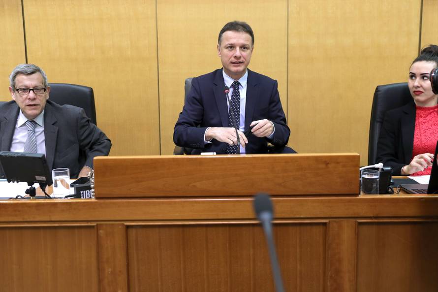 "Rekao mi je: Od tebe neće biti ništa, dođi k meni i rodi djecu"