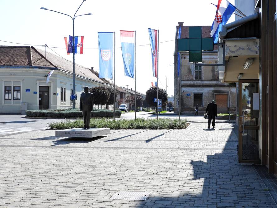 Glina se raspada, a troše preko pola milijuna na Tuđmanov kip