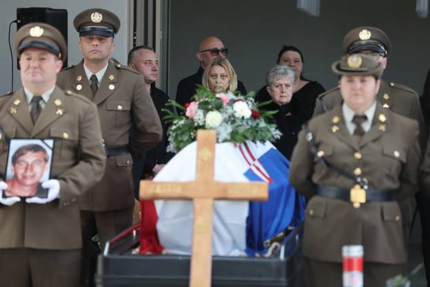 Vukovar: Sahrane nedavno identificiranih branitelja pronađenih na Petrovačkoj doli kod Vukovara