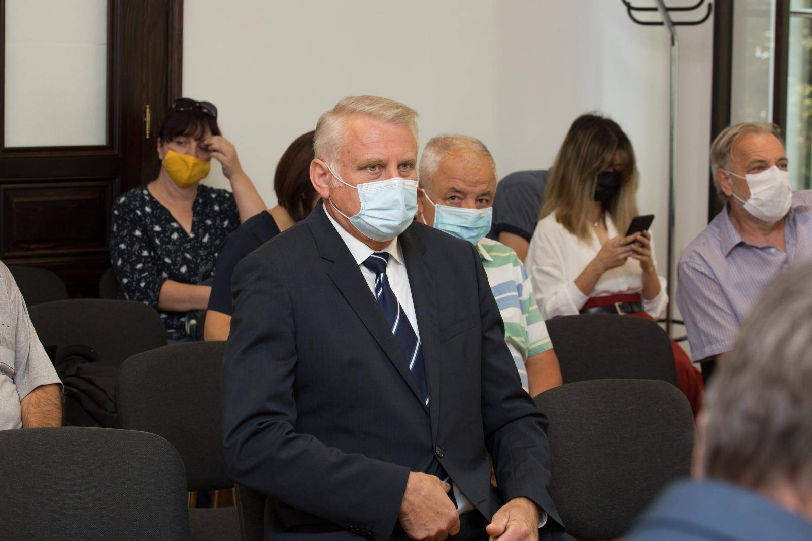 Osijek: Suđenje Franji Luciću za nuđenje mita novinaru