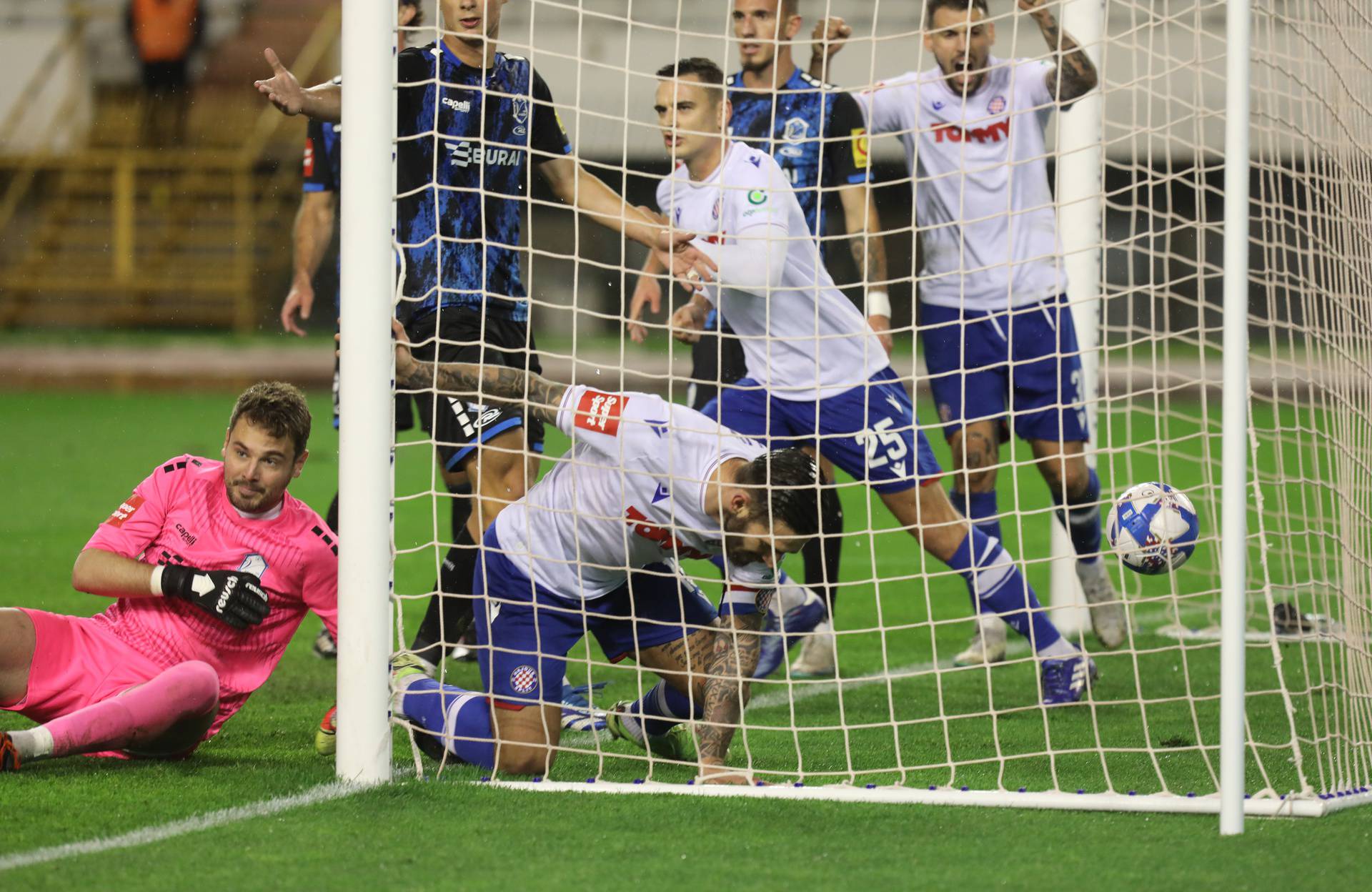 Galerija slika - Karoglanu kapa do poda kako je oživio Hajduk i doveo ga do  naslova jesenskog prvaka!