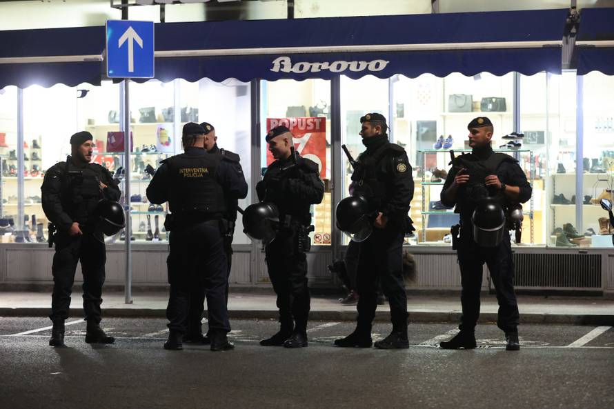 Zagreb: Interventna policija i muškarci s prekrivenim licem uoči otvorenja ovogodišnjih Dana srpske kulture