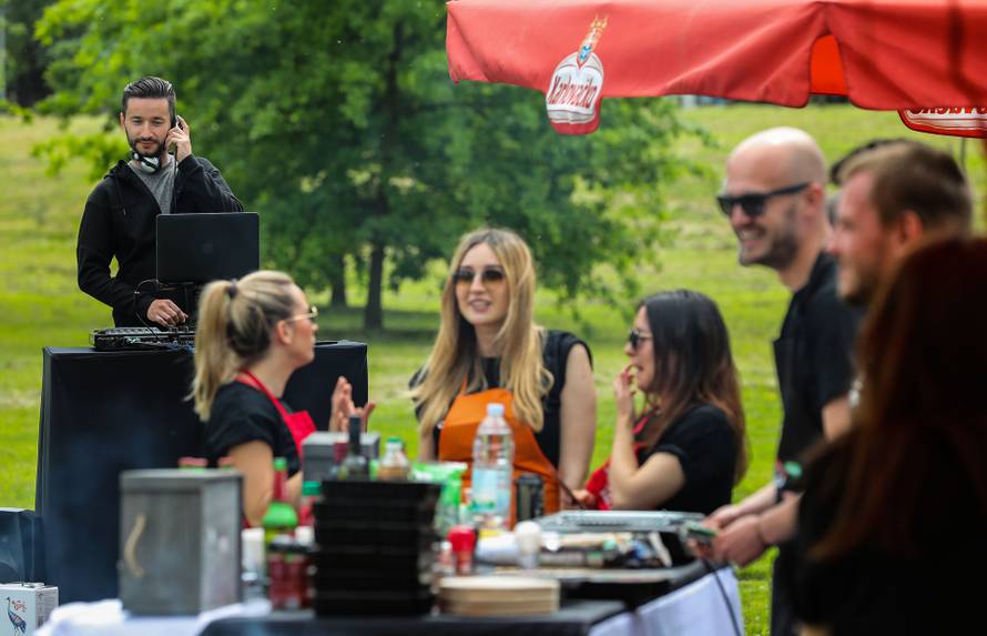 Startao prvi Chill&Grill: 'Sve što vam treba za super roštilj su dobra ekipa i kvalitetno meso'