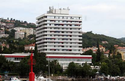 Evakuirali hotel u Opatiji zbog dojave o bombi, policija našla i neutralizirala sumnjivi predmet