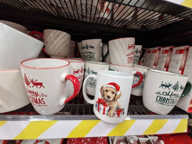 FOTO Još 92 dana do Božića, a ukrasi već stigli: Tko požuri, birat će među pravom raskoši