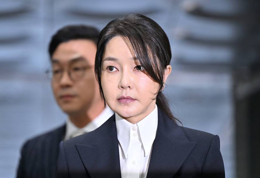 South Korea's former first lady Kim Keon Hee arrives at a court to attend a hearing to review her arrest warrant, in Seoul